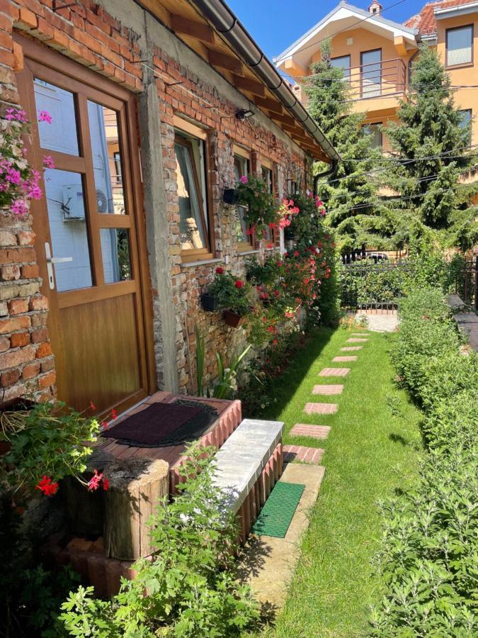 Flower House In The City Center! Prishtinë Exterior photo